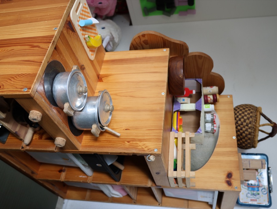 Kinderküche aus Holz zum Rollenspiel